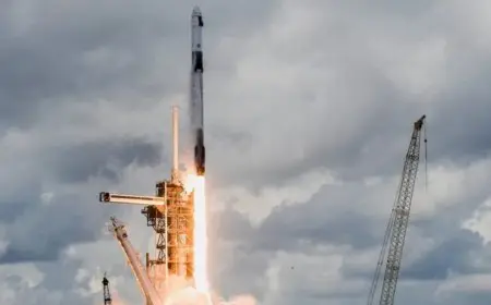 شركة سبيس إكس تنجح في نقل طاقم جديد إلى محطة الفضاء الدولية