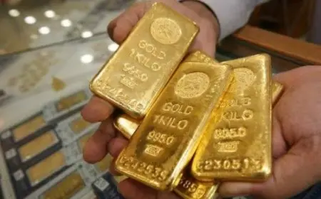 الذهب يحقق مكاسب أسبوعية وسط بيانات مخيبة وتوترات تجارية متصاعدة