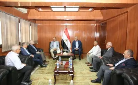 في مستهل زيارته لشركة طنطا للكتان والزيوت.. وزير قطاع الأعمال يلتقي محافظ الغربية ونواب البرلمان