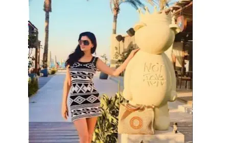 بـ”فستان جريء”.. مي عمر تستمتع بإجازة الصيف والجمهور يغازلها (صورة)