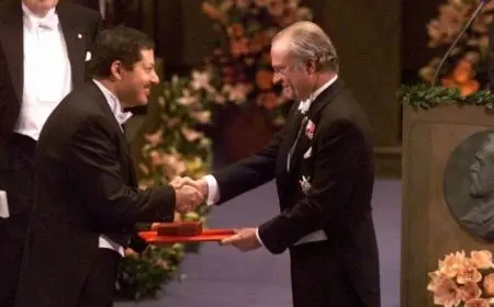 ذكرى وفاة أحمد زويل.. ماذا قال في حفل تسلمه جائزة نوبل؟