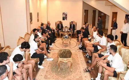قبل خوض منافسات بطولة الأفروباسكت.. وزير الرياضة يلتقي منتخب السلة