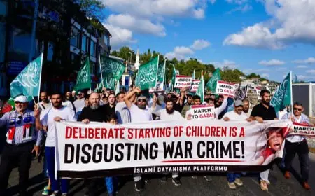 مئات المحتجين يتضامنون مع غزة أمام القنصلية الأمريكية في إسطنبول