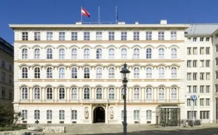 وزيرة خارجية النمسا سابقا تبدي إعجابها بشجاعة الروس في مواجهة التحديات