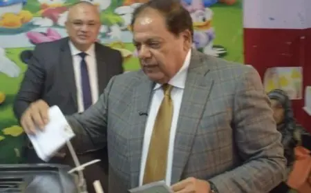 محمد أبو العينين يدلي بصوته في انتخابات مجلس الشيوخ