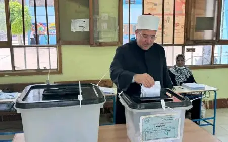 وزير الأوقاف السابق يدلي بصوته في انتخابات مجلس الشيوخ 2025