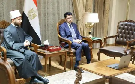 وزيرا الأوقاف والرياضة يتابعان انتخابات مجلس الشيوخ من غرفة العمليات المركزية