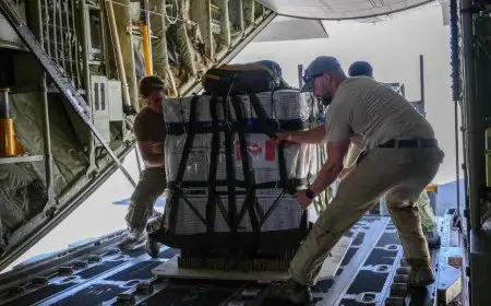 كندا تسقط مساعدات إنسانية جوا في غزة