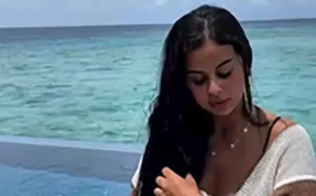 في حمام السباحة.. منة عرفة تنشر لقطات من حياتها اليومية في جزر المالديف