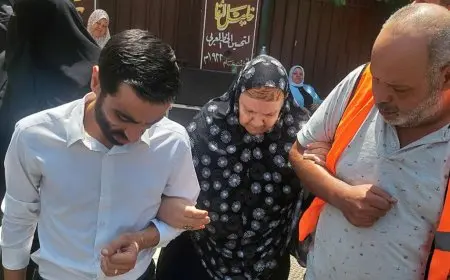 الداخلية تساند كبار السن وذوي الهمم في عملية التصويت بانتخابات مجلس الشيوخ.. وسيدات من كبار السن: جئنا من أجل مصر واستقرار الوطن