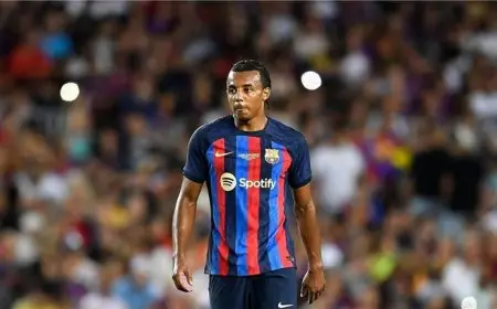 برشلونة يتحرك لتجديد عقد كوندي