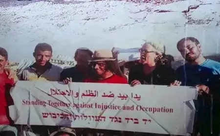 ستون سيدة فلسطينية يضربن عن الطعام للمطالبة بدفن جثمان شهيد