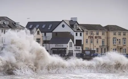 العاصفة الاستوائية «إيفو» تتشكل شرقي المحيط الهادئ وتهدد سواحل المكسيك بالأمطار والأمواج