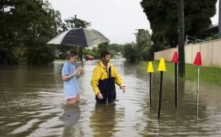 استمرار هطول الأمطار الغزيرة على ساحل بحر اليابان وتحذيرات من انهيارات أرضية وفيضانات