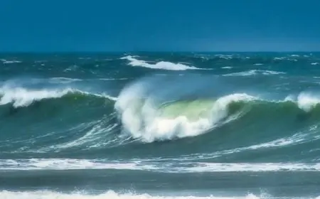 فيديو.. الأرصاد تحذر من ارتفاع أمواج البحر الأحمر اليوم: يصل إلى 3.5 متر