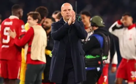 سلوت يتجنب الحديث عن صفقة إيزاك ويلمح لرحيل نونيز