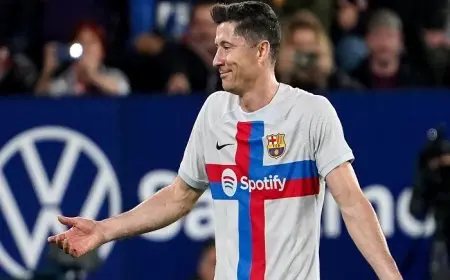 برشلونة يعلن طبيعة إصابة ليفاندوفسكي وموقفه من مواجهة كومو