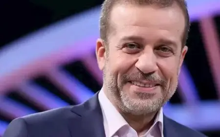 كيف علق شريف منير على صورته مع السقا ومدحت صالح وأحمد مالك؟