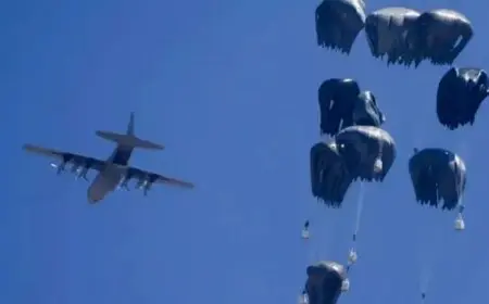 استشهاد طفل إثر إصابته بسقوط صندوق مساعدات جوًا في غزة