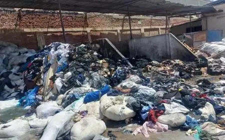 ننشر الصور الأولى لآثار حريق مخزن بالمنطقة الصناعية في الإسماعيلية