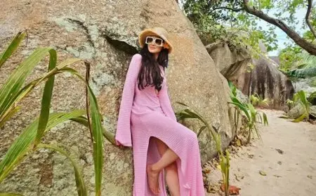 مي عمر بملابس البحر.. والجمهور: باربي وحورية البحر