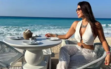 بالصور.. نورهان منصور بإطلالة جريئة أمام البحر والجمهور يغازلها