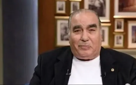 أشرف زكي وإدوارد في مقدمة الحضور لعزاء الفنان سيد صادق