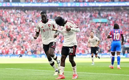 ليفربول يتقدم على كريستال بالاس بثنائية في الشوط الأول بنهائي الدرع الخيرية