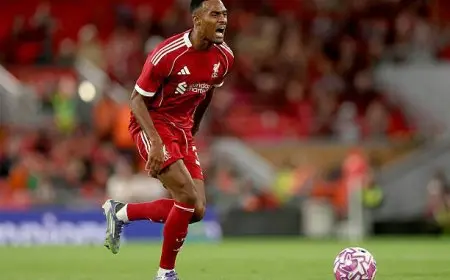 سلوت يكشف سبب غياب جرافينبرج عن مباراة الدرع الخيرية