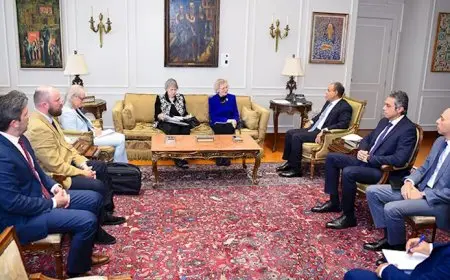 عبد العاطي وقادة مجموعة “ذا إلدرز” يناقشون مستجدات الأوضاع بغزة