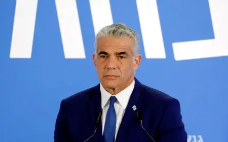 يائير لابيد: احتلال غزة يعني موت الأسرى وانهيار اقتصاد إسرائيل