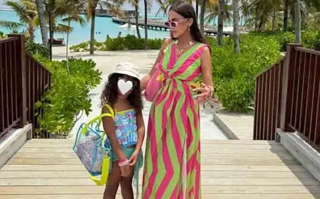 بعد جدل طلاقها..إسراء عبدالفتاح تستمتع بإجازة الصيف مع ابنتها بالمالديف (صور)