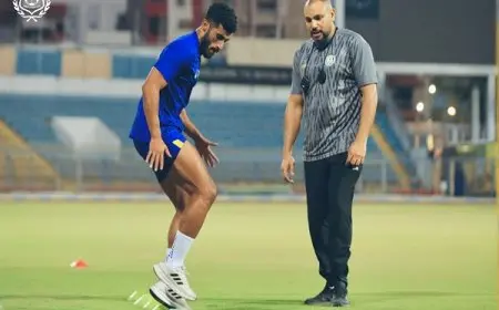 محمد حسن يتدرب منفردا تحت إشراف طبيب الإسماعيلي