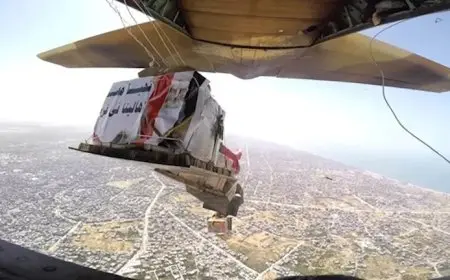 رويترز: إدارة ترامب تعتبر إسقاط المساعدات على غزة غير واقعي