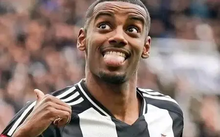 كاراجر: ليفربول لن يتوج بالدوري الإنجليزي بسهولة حال تعاقده مع إيزاك