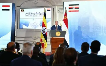 الرئيس السيسي يؤكد أهمية الإسراع بتشكيل مجلس الأعمال المصري الأوغندي