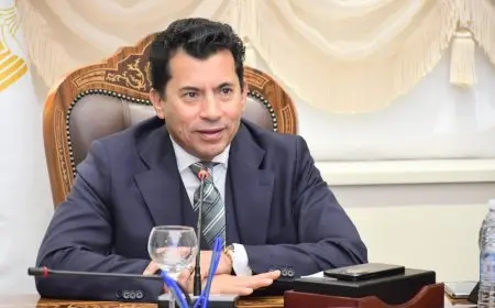 وزير الرياضة يدعم منتخب الناشئين أمام الدنمارك في مونديال اليد