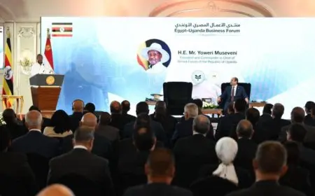 الرئيس السيسي ونظيره الأوغندي يشاهدان فيلمًا تسجيليًّا عن متانة علاقات البلدين