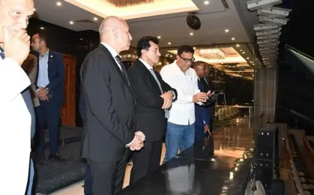 وزير الرياضة ومحافظ القاهرة يتفقدان ستاد القاهرة