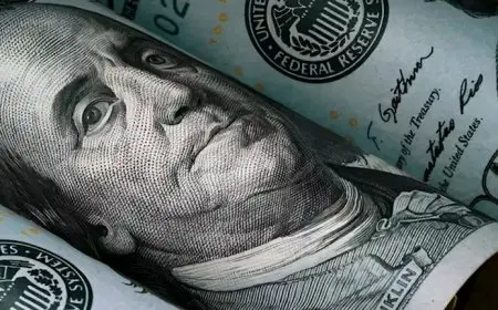 هبوط جديد في سعر الدولار مقابل الجنية بمنتصف التعاملات اليوم