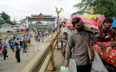 العمال المهاجرون الكمبوديون يواجهون مستقبلا غامضا مع عودتهم إلى الوطن بسبب الصراع الحدودي مع تايلاند