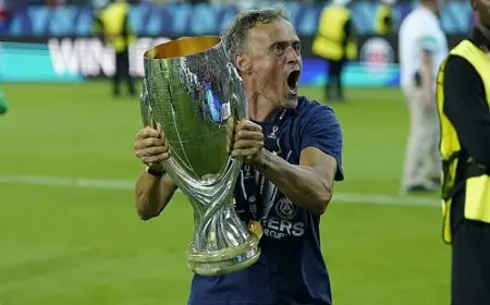 إنريكي: كنا محظوظين بالفوز على توتنهام في السوبر الأوروبي