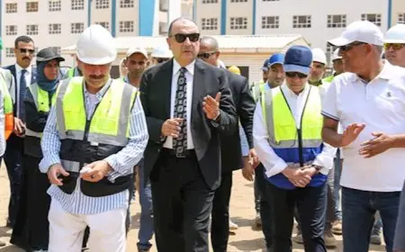 وزير قطاع الأعمال يتفقد مشروع إنشاء مجمع مدارس تنفذه شركة النصر للمقاولات بالجيزة