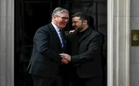 ستارمر يستقبل زيلينسكي في لندن قبل قمة ترامب-بوتين