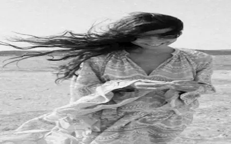 بإطلالة صيفية.. النجمة التركية توبا بويوك تخطف الأنظار على البحر (صور)