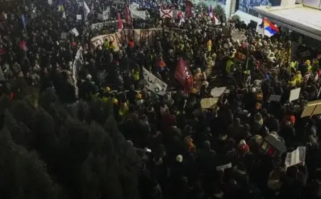 صربيا: عودة آلاف المحتجين إلى الشوارع للتظاهر ضد الحكومة