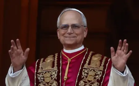 بابا الفاتيكان يصلي للسلام مع بدء قمة أمريكية روسية بشأن أوكرانيا