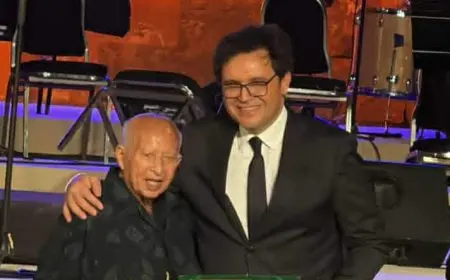 هاني شنودة يداعب الجمهور أثناء تكريمه في الدورة 33 لمهرجان القلعة: إيه الستات الشيك دي