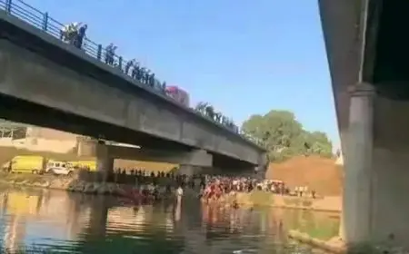 الجزائر: 18 قتيلا و10 مصابين إثر سقوط حافلة في وادي الحراش