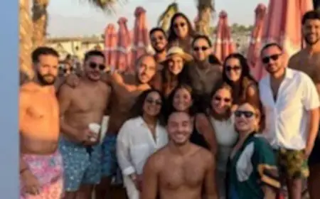 مع صديقاتها.. 3 صور لـ نور الشربيني على البحر في المصيف